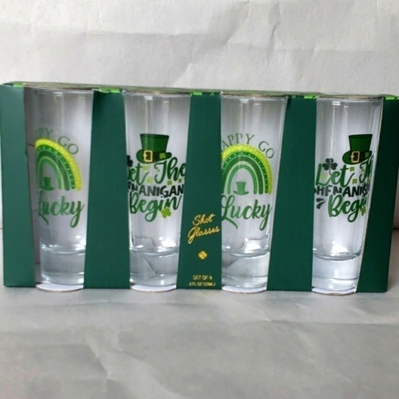 SHOTGLASSES Set 4 St Patricks Day 2 Designs Four Leaf Clover Rainbow Leprechaun - Picture 1 of 5
